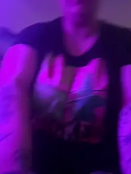 Snapshot of lairarose chatting on 10/21/25, 01:34 lairarose online show from 10/21/25, 01:34