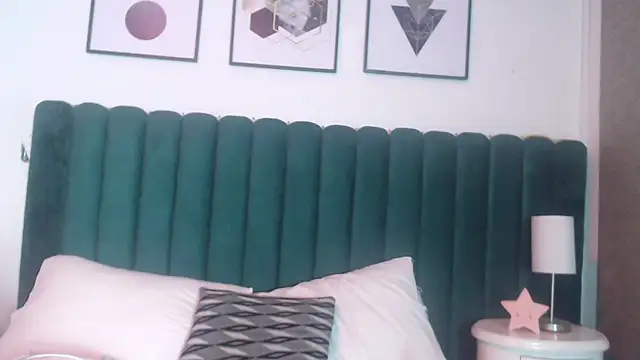 Nicolette ks  online show from 11/11/25, 04:45