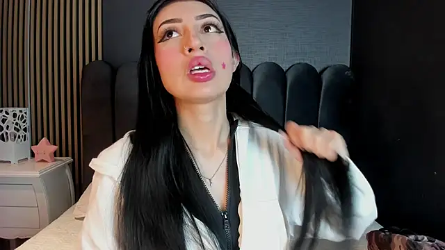 Nicolette ks  online show from 04/10/26, 04:28