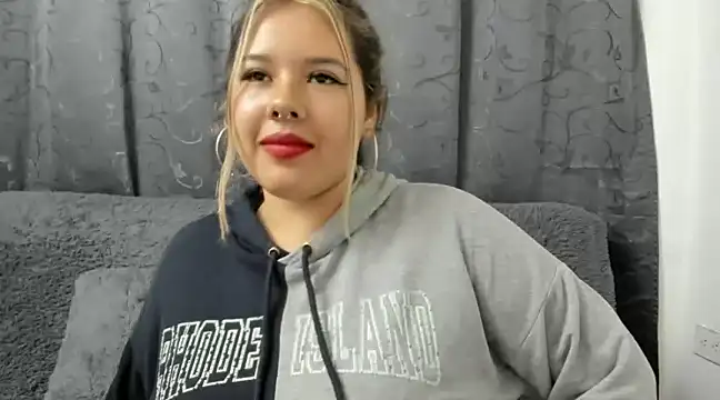 Snapshot of LinaBrowm chatting on 01/23/25, 02:02 LinaBrowm online show from 01/23/25, 02:02