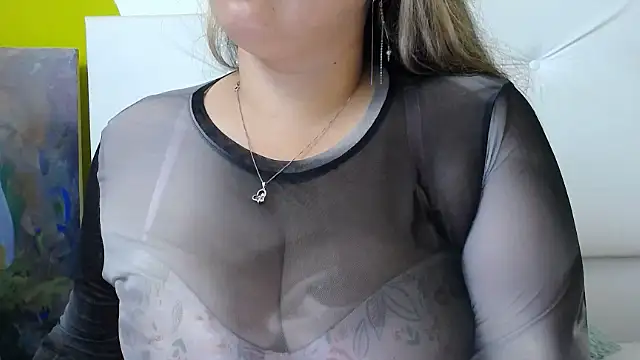 Snapshot of LinaBrowm chatting on 02/12/25, 07:45 LinaBrowm online show from 02/12/25, 07:45