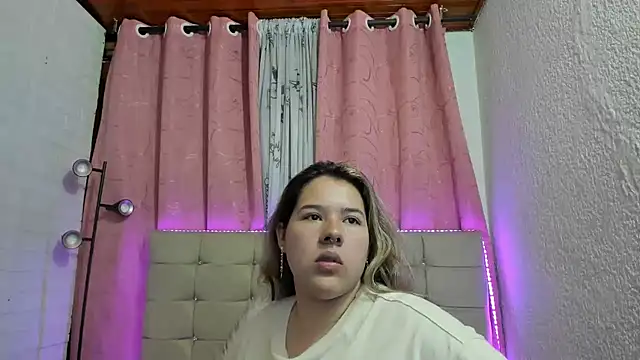 Snapshot of LinaBrowm chatting on 03/20/25, 07:57 LinaBrowm online show from 03/20/25, 07:57