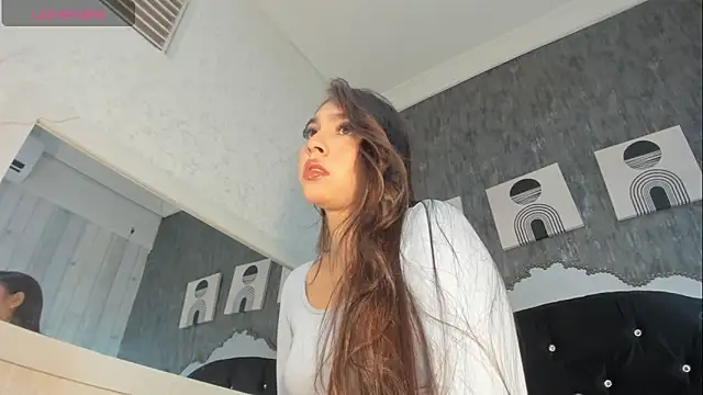 Paola  23 online show from 05/27/26, 01:30
