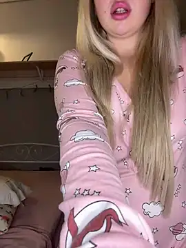 Snapshot of touchme_now chatting on 02/06/25, 03:31 touchme now online show from 02/06/25, 03:31