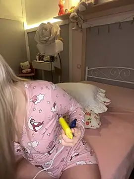 Snapshot of touchme_now chatting on 02/08/25, 02:38 touchme now online show from 02/08/25, 02:38