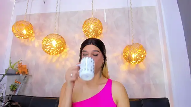 victoria aleia  online show from 02/19/25, 07:48