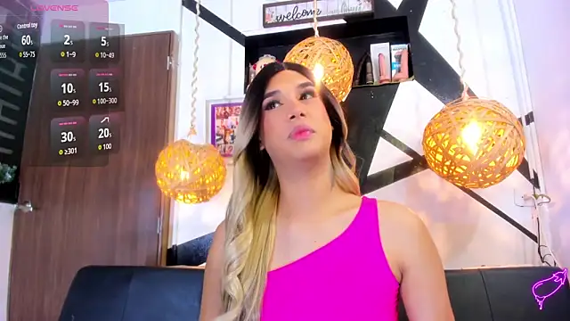 victoria aleia  online show from 12/18/25, 10:05