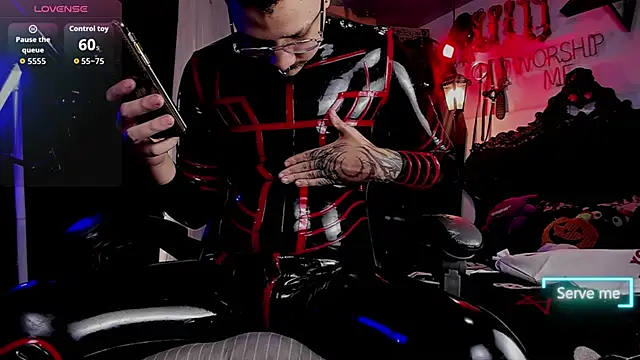 Snapshot of allanhurtss chatting on 11/19/25, 04:51 allanhurtss online show from 11/19/25, 04:51