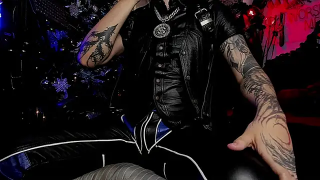 Snapshot of allanhurtss chatting on 12/19/25, 05:20 allanhurtss online show from 12/19/25, 05:20