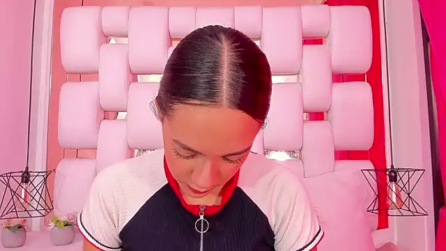 EmmyCruzZ online show from 12/15/25, 07:18