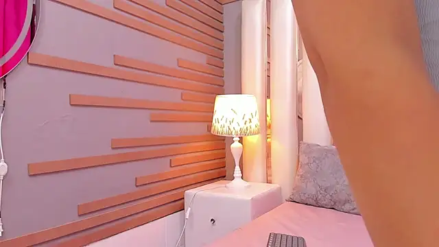 EmmyCruzZ online show from 02/07/26, 07:06