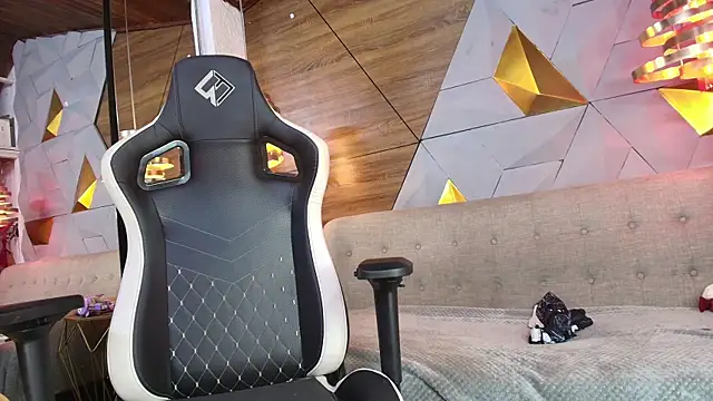 sarah banks1 online show from 02/24/25, 07:09