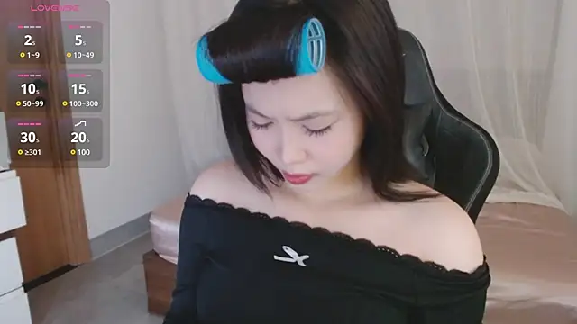 Lin SiYee online show from 03/06/25, 01:37