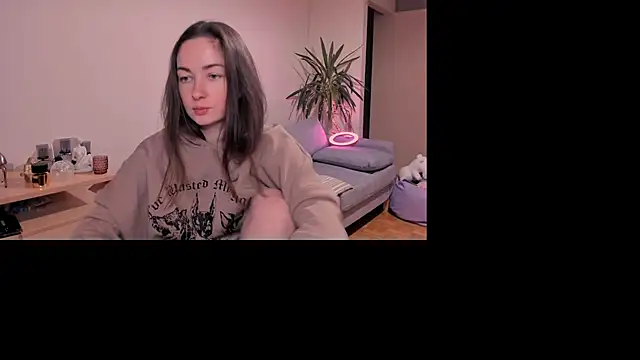 cClandesTina online show from 12/15/24, 10:04