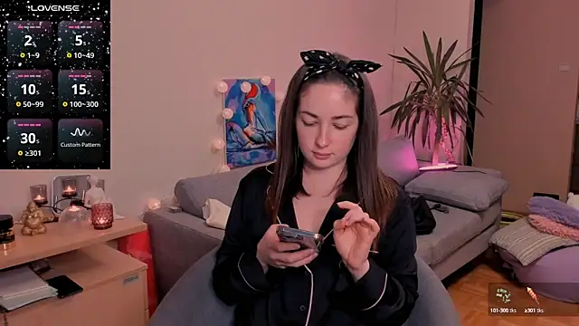 cClandesTina online show from 12/19/24, 10:21