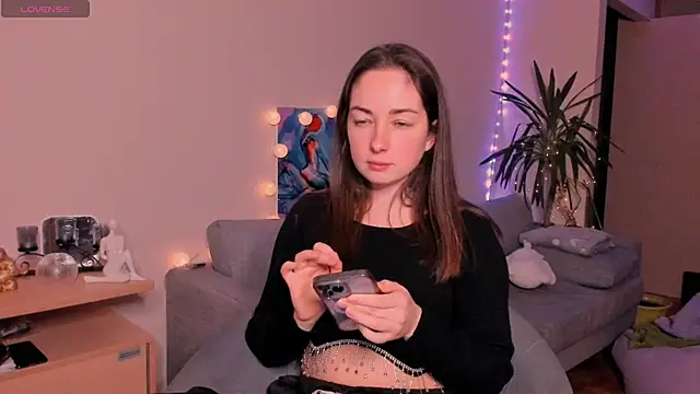 cClandesTina online show from 12/25/24, 10:05