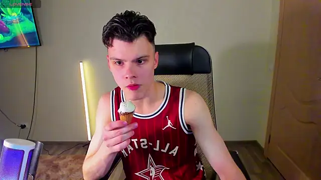 Aiden Sensual online show from 10/07/25, 08:39