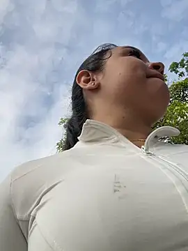 Pretty Isadora online show from 02/05/26, 02:11