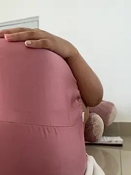 Pretty Isadora online show from 02/06/26, 04:43