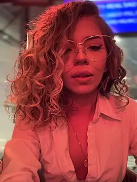 Snapshot of maddisonblush chatting on 02/11/25, 05:29 maddisonblush online show from 02/11/25, 05:29