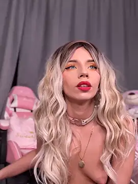 Snapshot of maddisonblush chatting on 03/20/25, 09:13 maddisonblush online show from 03/20/25, 09:13