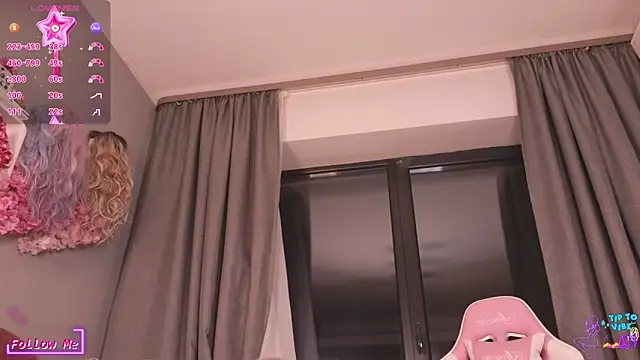 Snapshot of maddisonblush chatting on 03/21/25, 08:18 maddisonblush online show from 03/21/25, 08:18