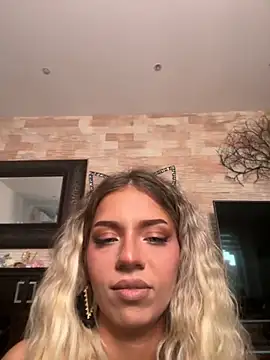 Snapshot of maddisonblush chatting on 09/20/25, 04:08 maddisonblush online show from 09/20/25, 04:08