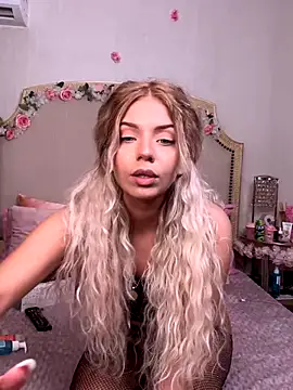 Snapshot of maddisonblush chatting on 09/29/25, 04:56 maddisonblush online show from 09/29/25, 04:56