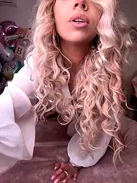 Snapshot of maddisonblush chatting on 10/17/25, 04:53 maddisonblush online show from 10/17/25, 04:53