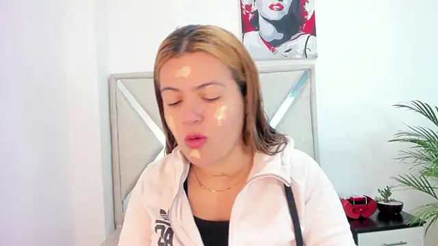 Alexandra Torress online show from 02/02/26, 12:04