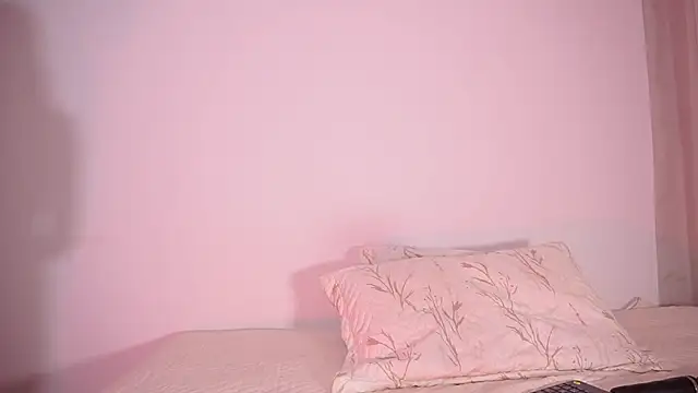 Snapshot of petitevictoria chatting on 10/31/25, 08:59 petitevictoria online show from 10/31/25, 08:59