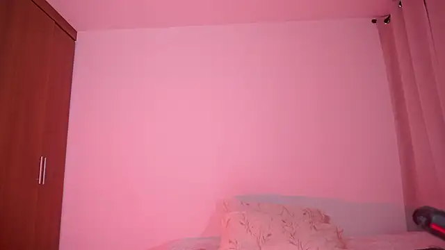 Snapshot of petitevictoria chatting on 11/29/25, 09:12 petitevictoria online show from 11/29/25, 09:12