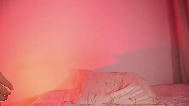 Snapshot of petitevictoria chatting on 01/10/26, 05:42 petitevictoria online show from 01/10/26, 05:42