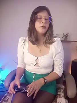 Chanelll Taylorr  online show from 05/12/26, 12:57