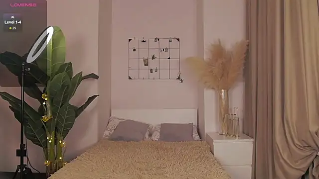 1Mercedes online show from 12/12/24, 03:05