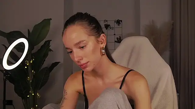 1Mercedes online show from 12/18/24, 06:14