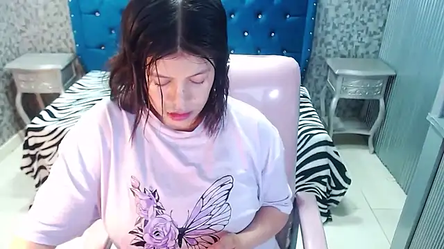 CurvyJulieth online show from 09/23/25, 04:59