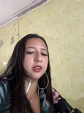Snapshot of Lau_Beauty chatting on 06/11/26, 08:40 Lau Beauty online show from 06/11/26, 08:40
