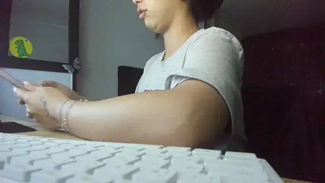 Snapshot of Fiore_Sanz_ chatting on 12/23/24, 11:17 Fiore Sanz online show from 12/23/24, 11:17