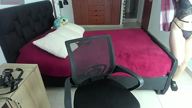 Snapshot of Fiore_Sanz_ chatting on 02/22/25, 02:06 Fiore Sanz online show from 02/22/25, 02:06