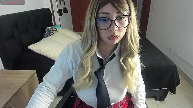 Snapshot of Fiore_Sanz_ chatting on 03/11/25, 01:37 Fiore Sanz online show from 03/11/25, 01:37