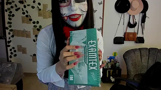 Snapshot of Fiore_Sanz_ chatting on 10/18/25, 03:09 Fiore Sanz online show from 10/18/25, 03:09