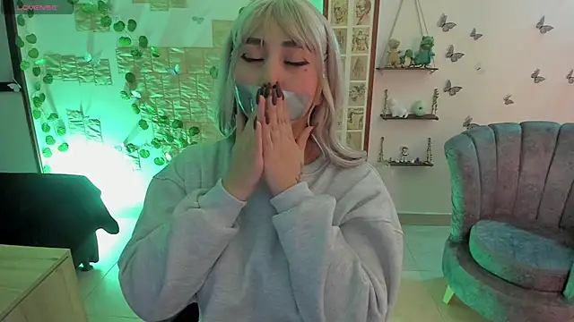 Fiore Sanz  online show from 04/06/26, 04:46