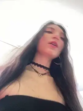 Snapshot of loly-yandere chatting on 12/17/24, 08:21 loly-yandere online show from 12/17/24, 08:21