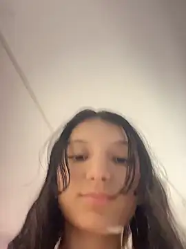 Snapshot of loly-yandere chatting on 12/27/24, 12:29 loly-yandere online show from 12/27/24, 12:29