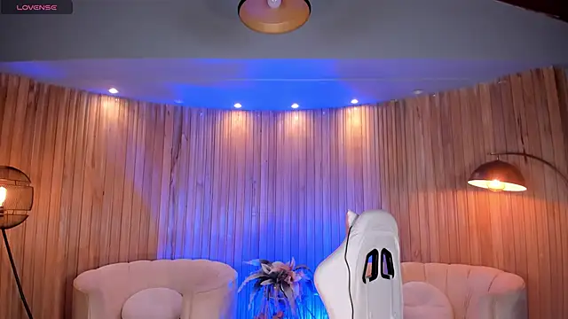 SamanthaKlein  online show from 02/20/25, 03:45