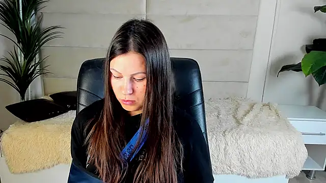 Dana  dom online show from 11/17/25, 12:38