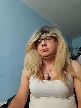 Snapshot of sexyJennifer1000 chatting on 10/24/25, 03:36 sexyJennifer1000 online show from 10/24/25, 03:36