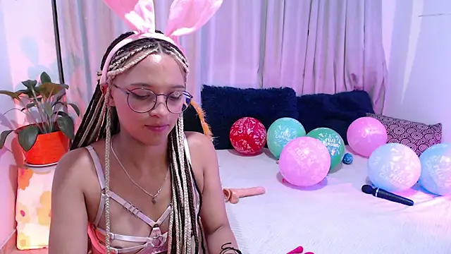 Zoe--khalL online show from 12/17/24, 05:07