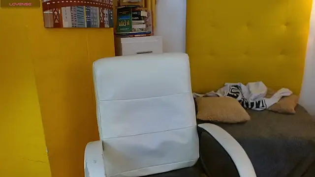 xlunna online show from 12/03/25, 09:13